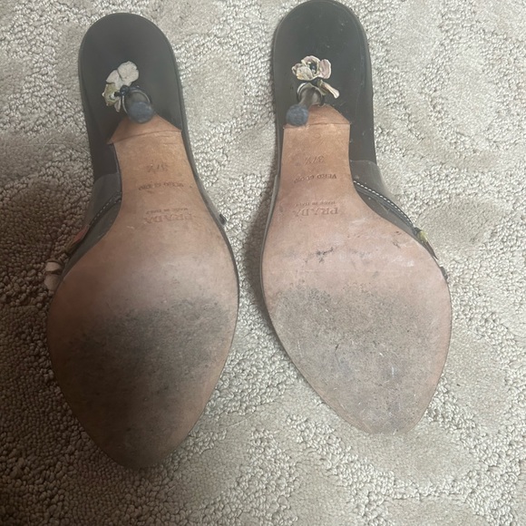 Prada heels - Picture 3 of 5